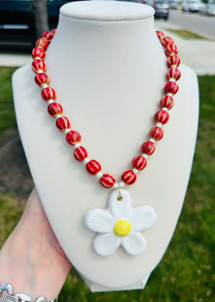 Daisy Bloom Beaded Necklace