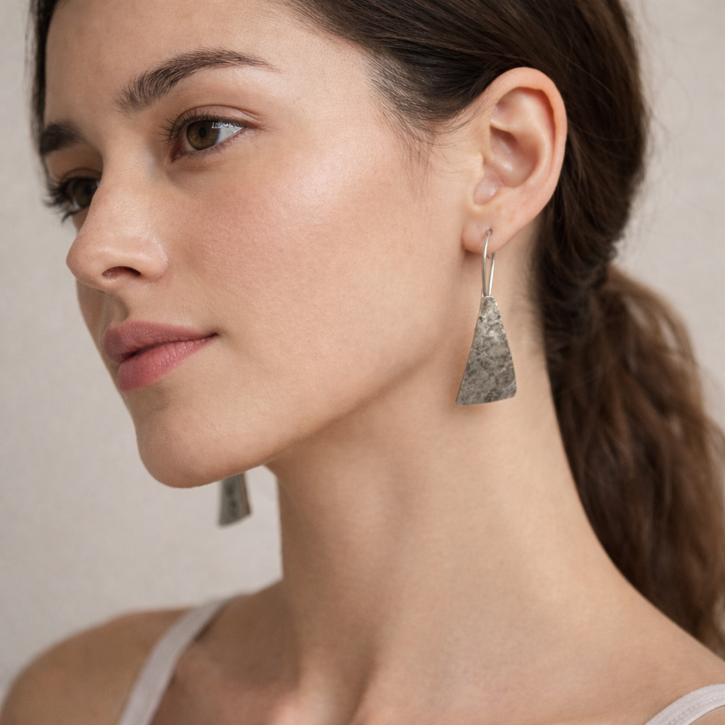 ESTELLE HAMMERED HOOK EARRING