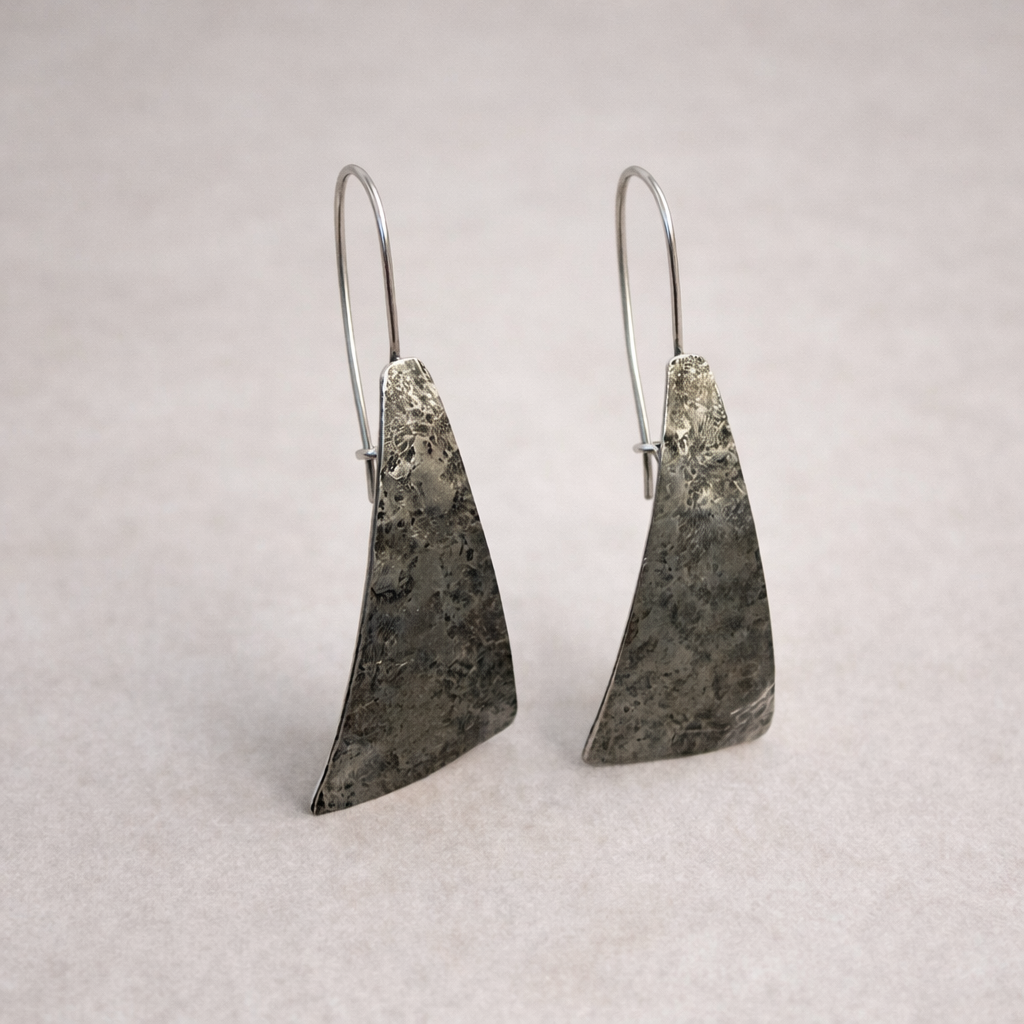 ESTELLE HAMMERED HOOK EARRING
