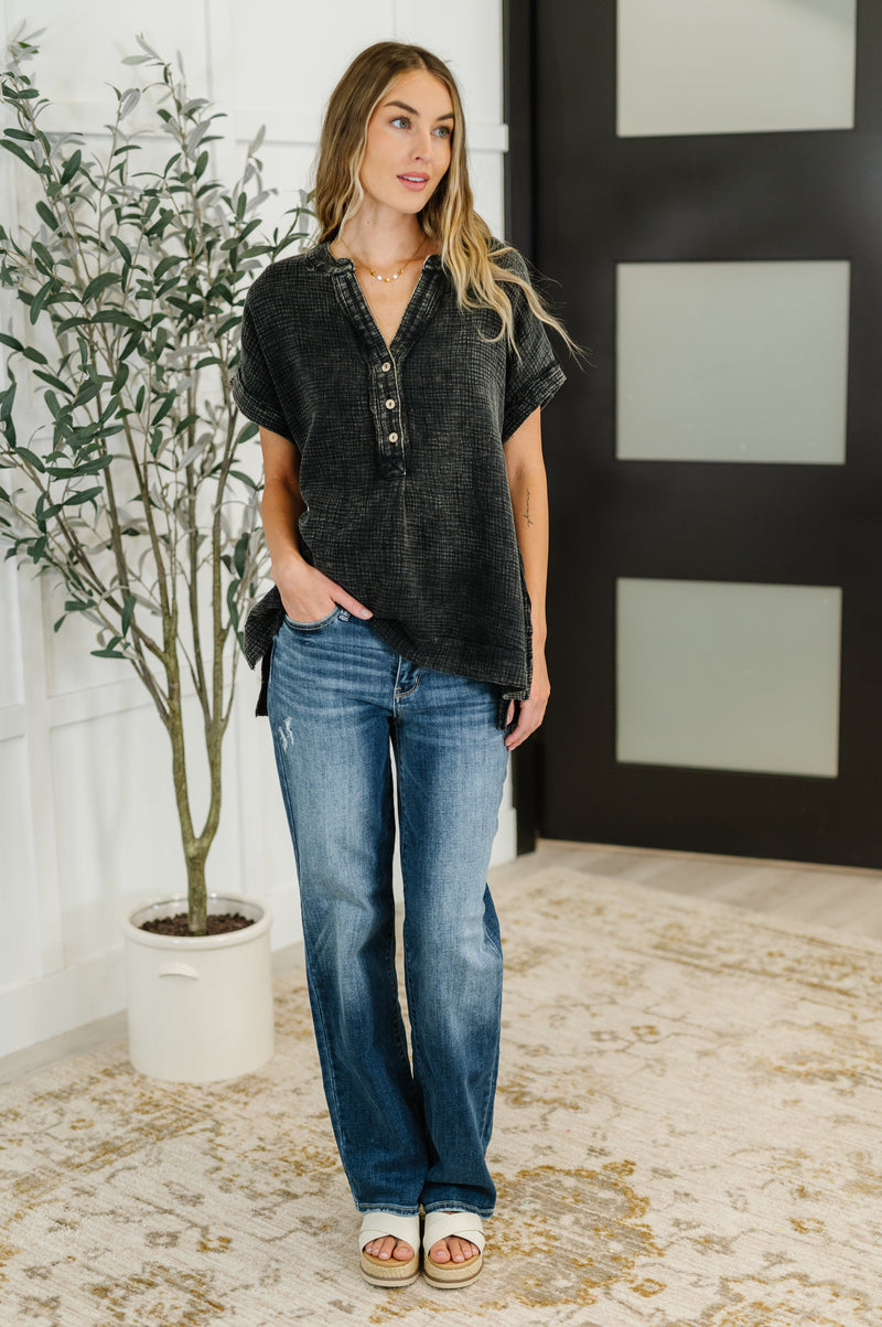 Basic Fade V-Neck Acid Wash Top in Ash Black