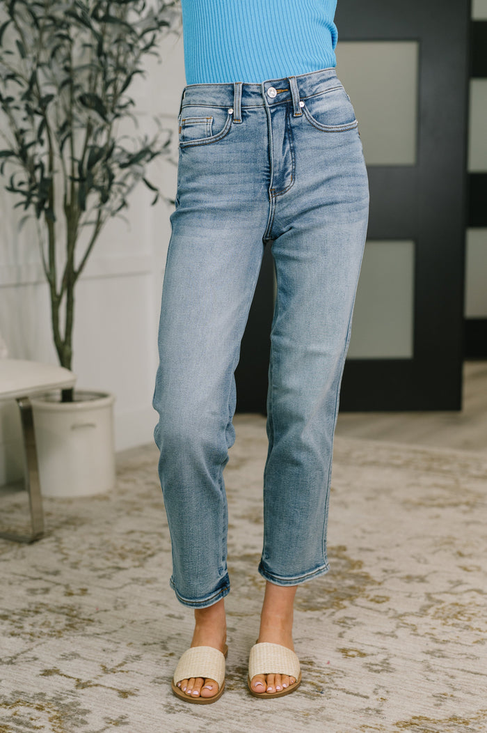 Judy Blue Carla High Waist Ankle Straight Jean in Break Through Blue