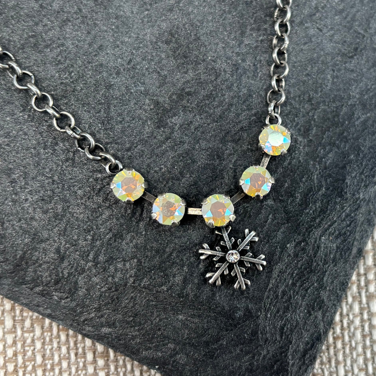 SHIMMERING SNOWFLAKE NECKLACE