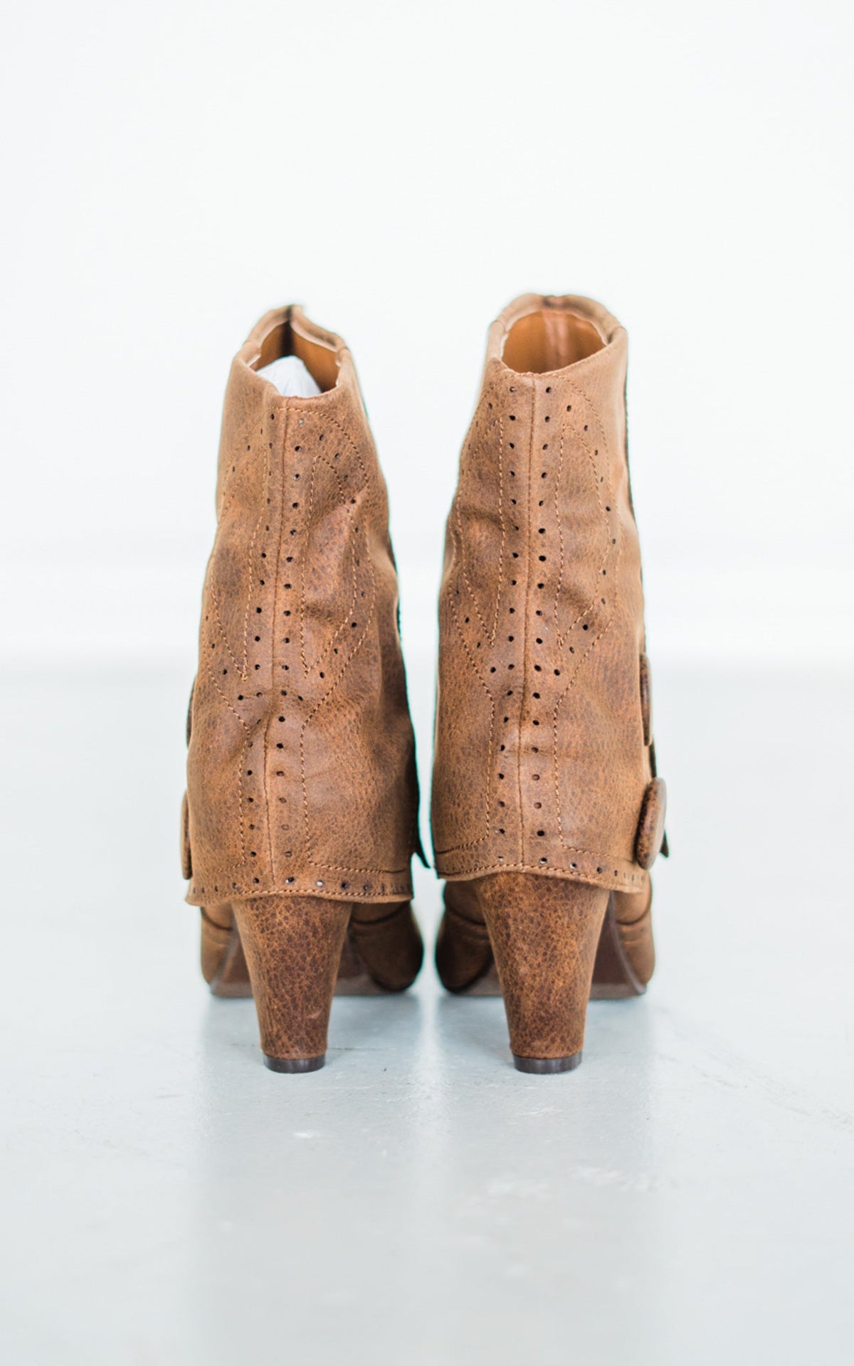 Cowgirl Star Booties in Tan